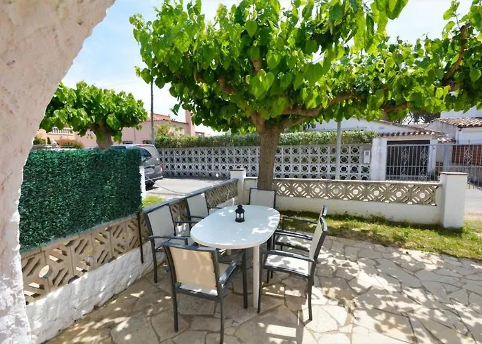 בית נופש Casas Montgri *